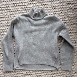 Abercrombie & Fitch Light Gray Ribbed Turtleneck Sweater - Women